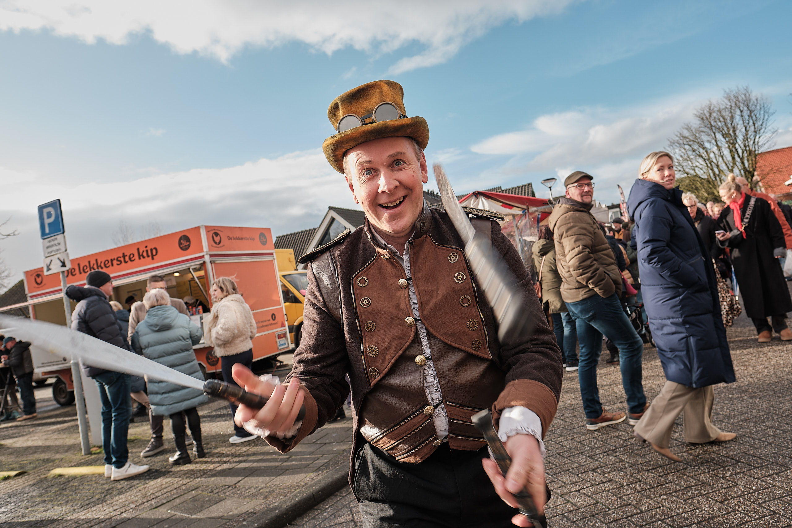 foto Dickens festijn drunen  jongleren met messen