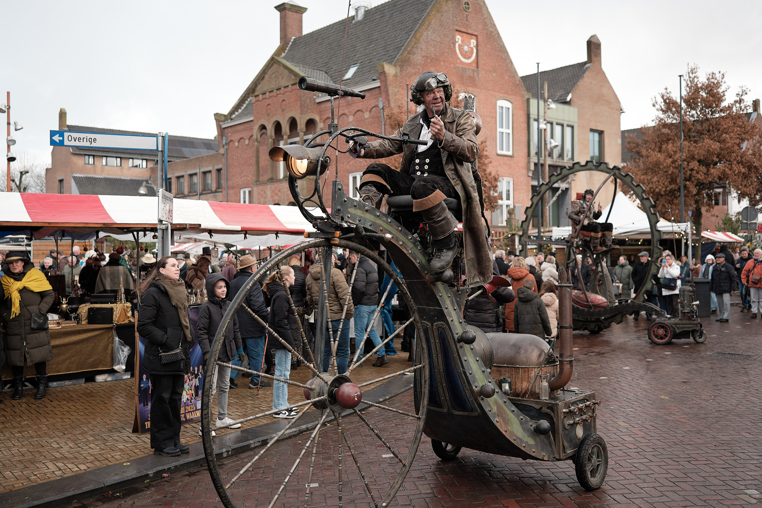 foto Dickens festijn drunen van steampunk voertuig